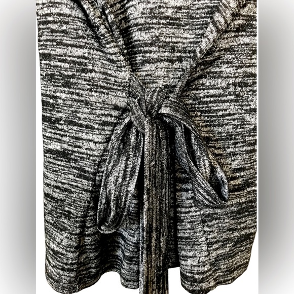 🆕🔥HOST PICK🎉LUCKY BRAND GORGEOUS GRAY WRAP FLARE LONGSLEEVE SEXY&SUPER SOFT - Picture 4 of 16